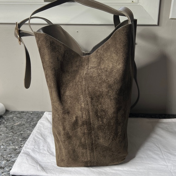 Old Navy Faux Vegan Suede Carrie Bucket Bag with Shoulder Crossbody Strap - New - Picture 3 of 10